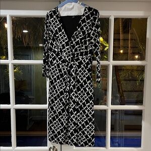 White House Black Market - Elegant Black and White Geometric Dress